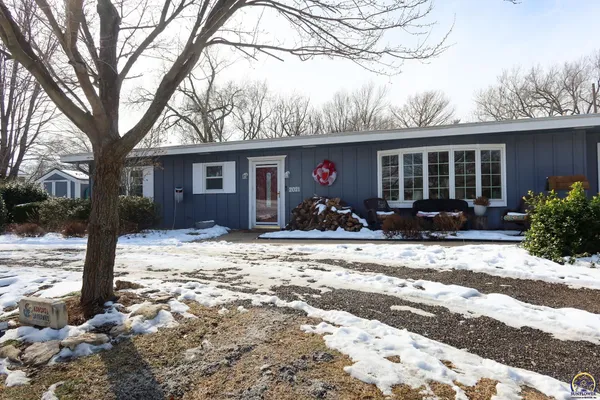 $329,500 | 2021 Morningside Drive, Emporia, KS 66801