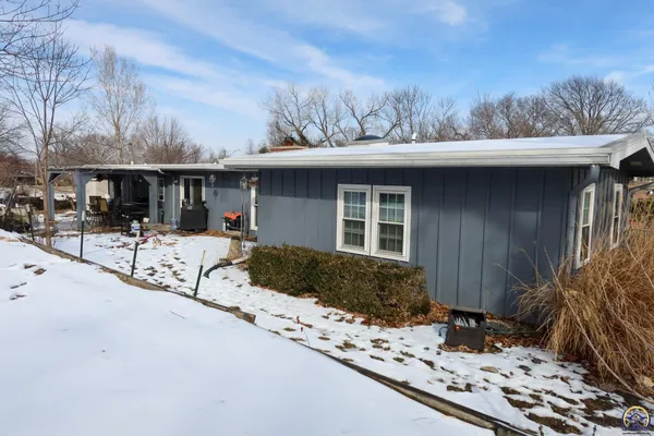 $329,500 | 2021 Morningside Drive, Emporia, KS 66801
