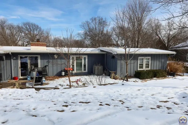 $329,500 | 2021 Morningside Drive, Emporia, KS 66801