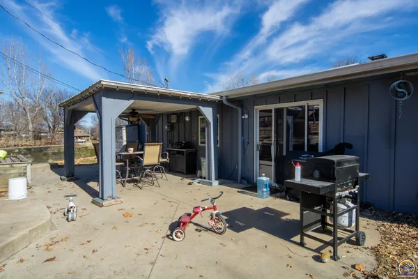 $329,500 | 2021 Morningside Drive, Emporia, KS 66801