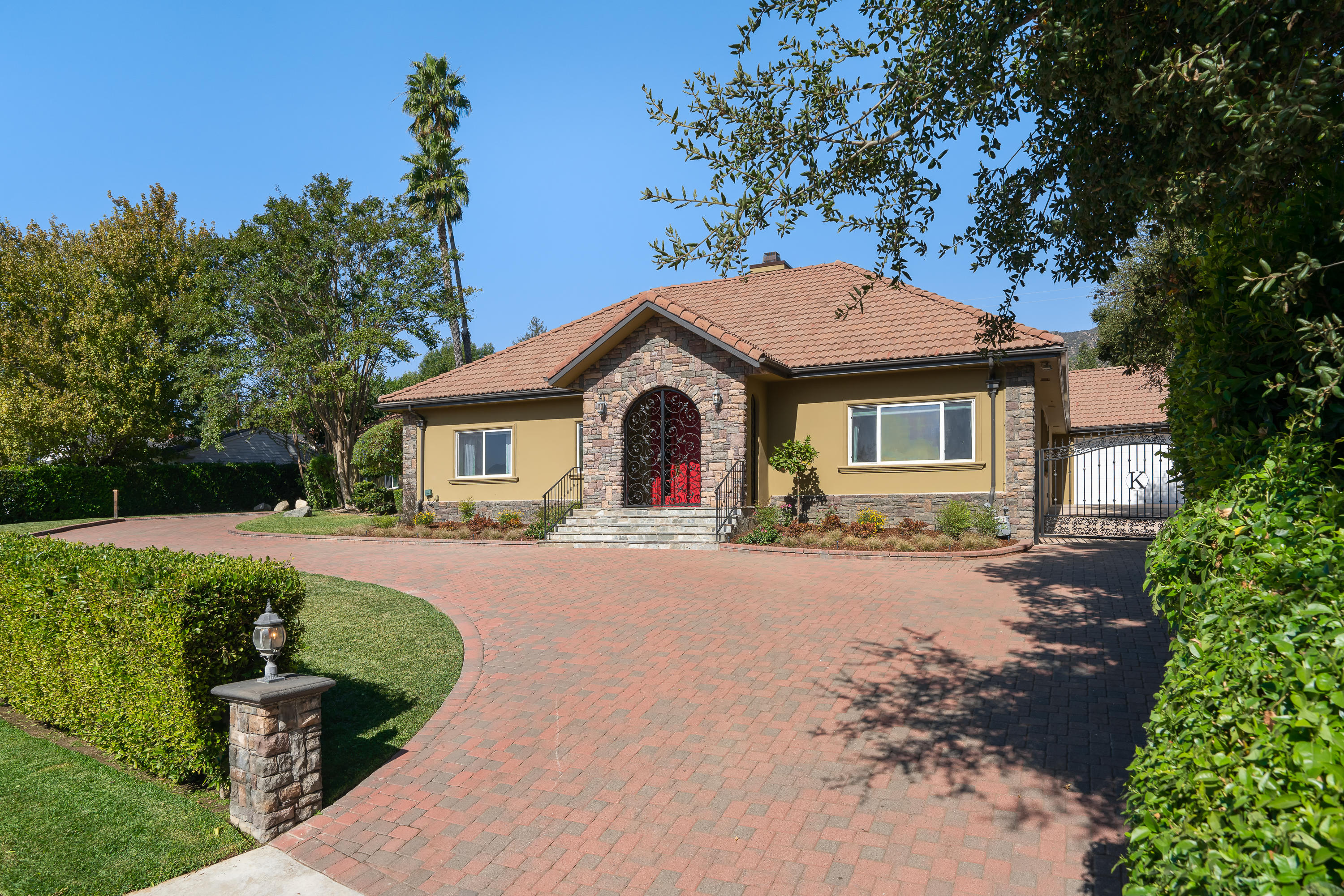 825 Chehalem Road La Canada Flintridge, CA 91011 - Photo 2 of 24 a front view of a house with yard and green space