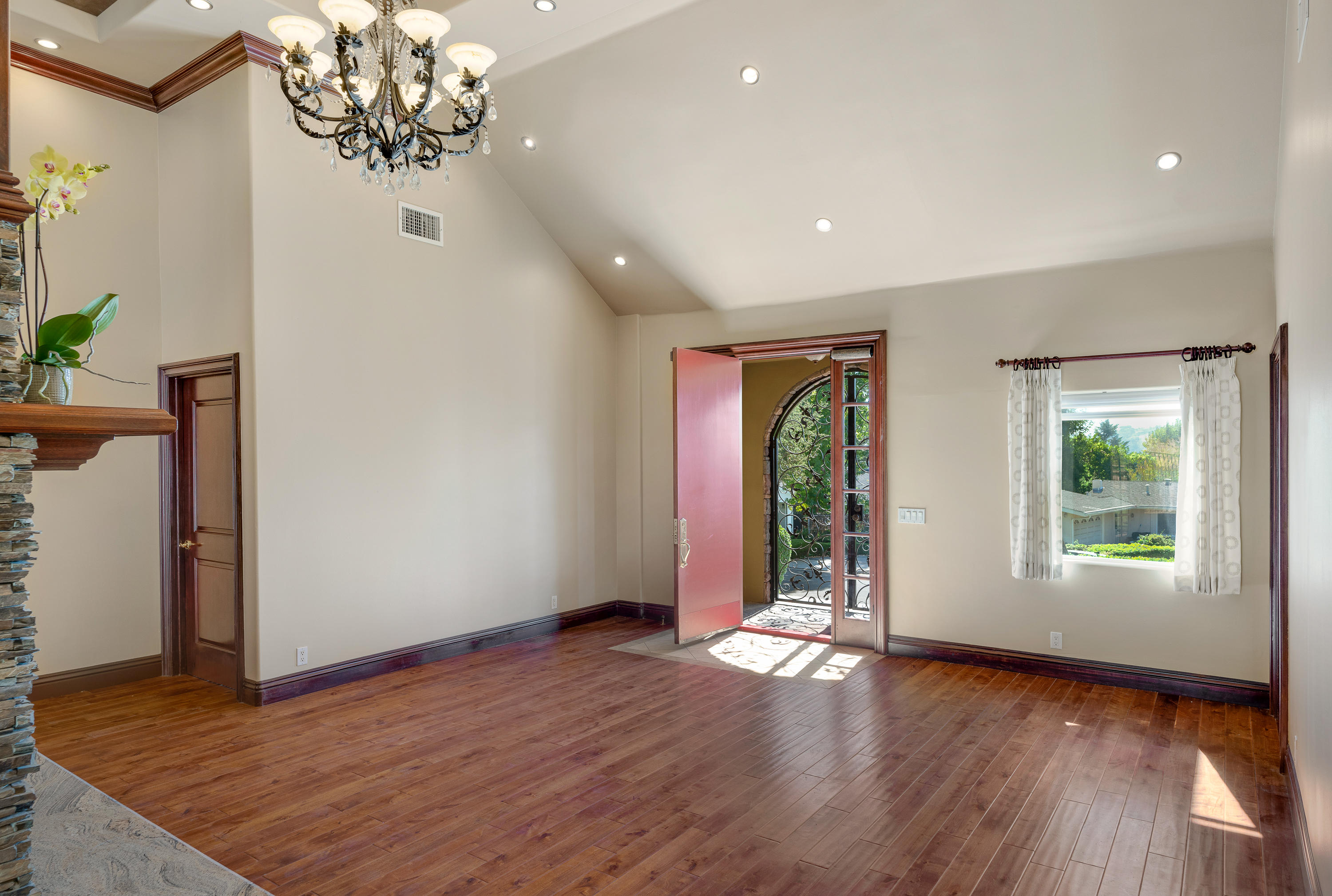 825 Chehalem Road La Canada Flintridge, CA 91011 - Photo 4 of 24 an empty room with wooden floor and windows