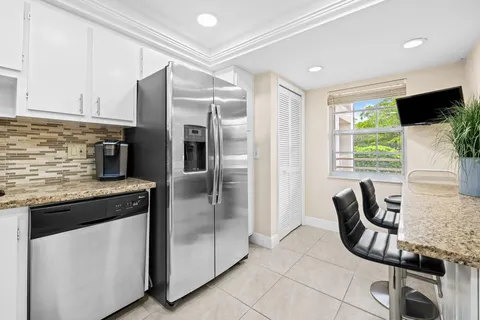 $260,000 | 808 Cypress Boulevard, Unit 206, Pompano Beach, FL 33069