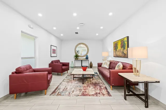 $260,000 | 808 Cypress Boulevard, Unit 206, Pompano Beach, FL 33069