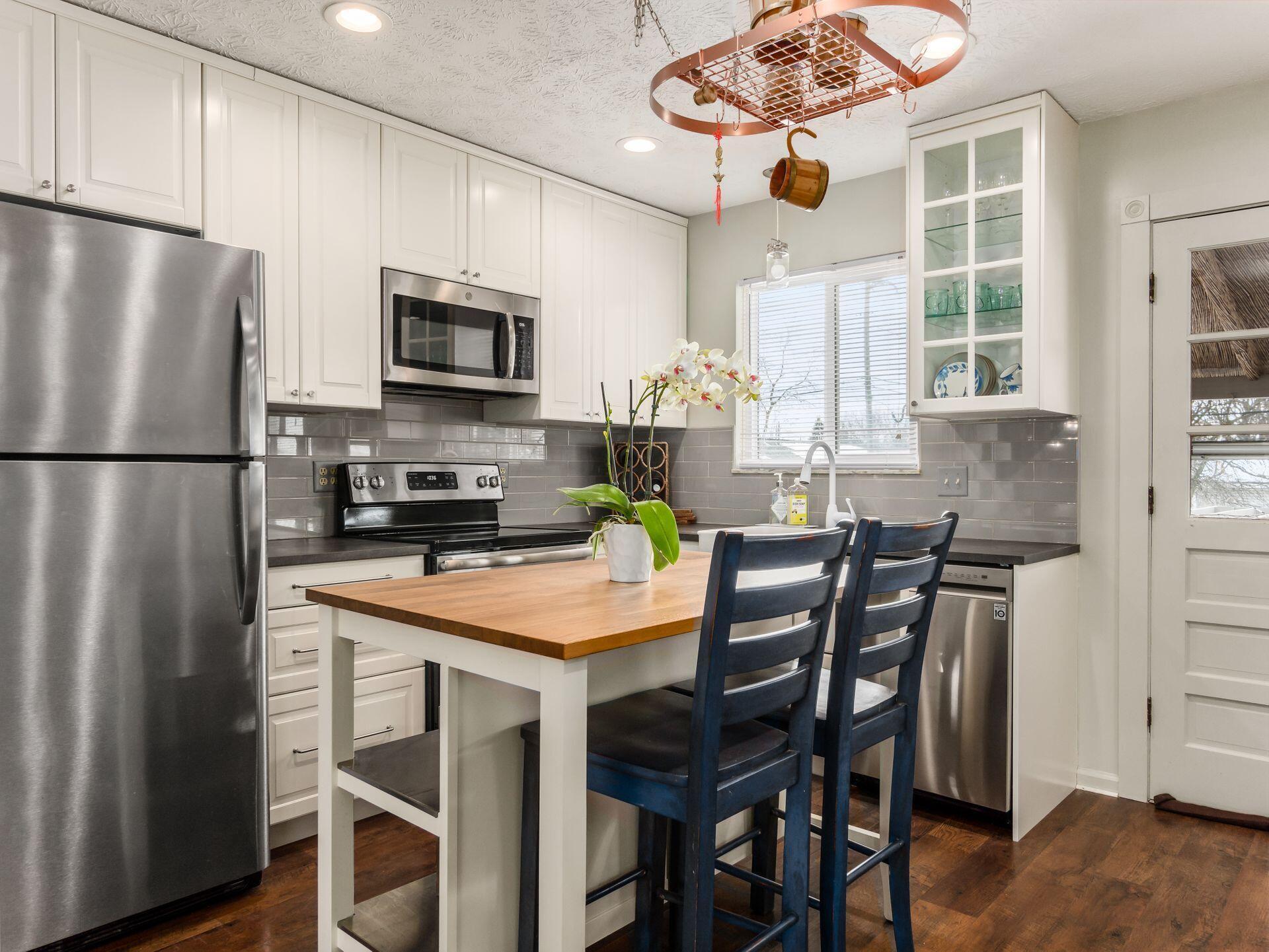 4895 Cemetery Road Hilliard, OH 43026 - Photo 1 of 28 Updated Kitchen