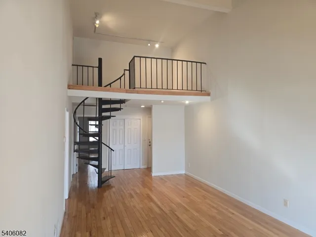 $440,000 | 28 Sunrise Drive, Gillette, NJ 07933