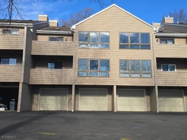 $440,000 | 28 Sunrise Drive, Gillette, NJ 07933