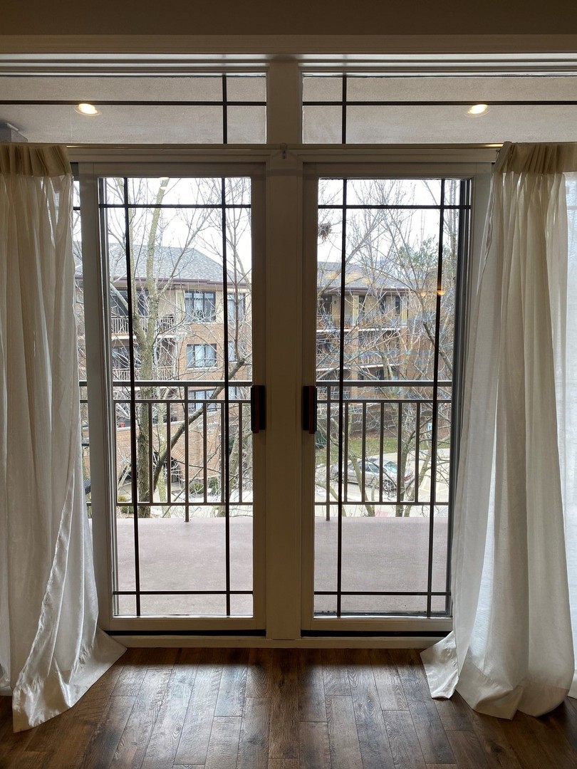 9220 East Prairie Road, Unit 401 Evanston, IL 60203 - Photo 4 of 10