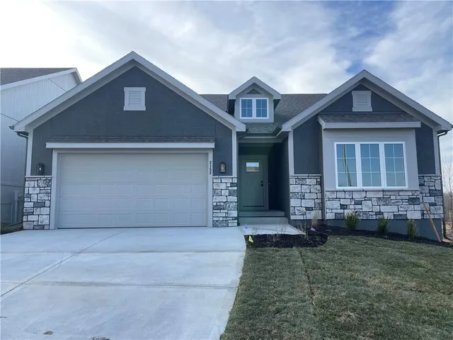 $564,950 | 2152 Black Walnut Drive, Liberty, MO 64068