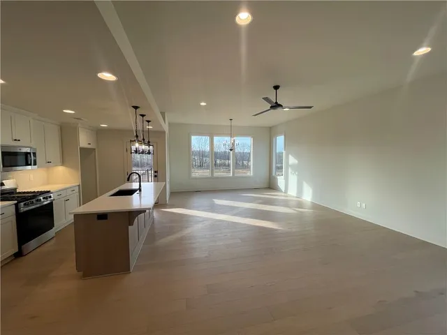 $564,950 | 2152 Black Walnut Drive, Liberty, MO 64068