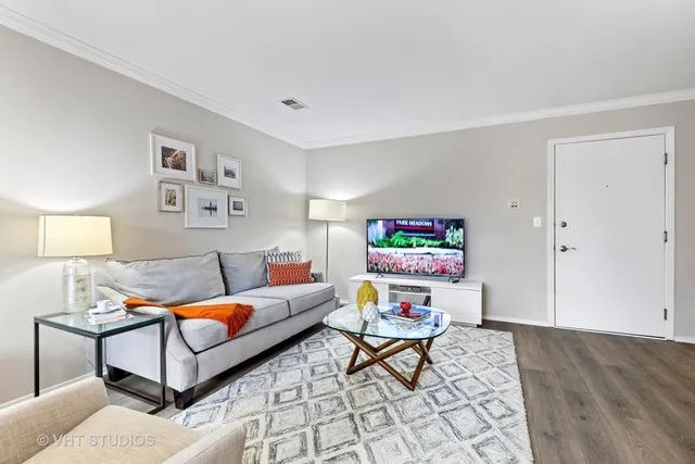 $2,434 | 1701 Buttonwood Circle, Unit 2825, Schaumburg, IL 60173