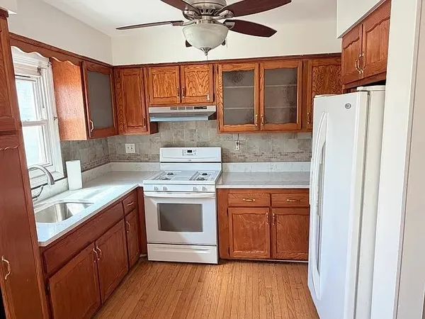 $3,200 | 79 Paterson Street, Unit 2, Jersey City, NJ 07307