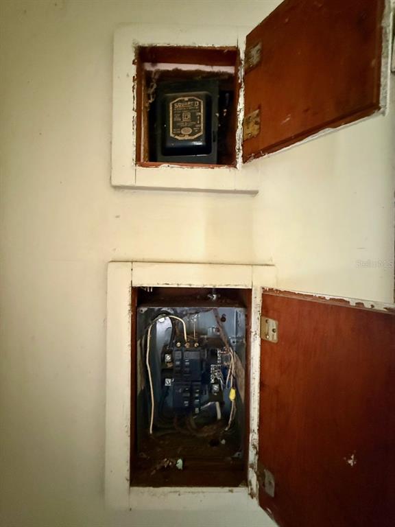 10010 Fort King Road Dade City, FL 33525 - Photo 11 of 36 a close view of a fireplace in a room