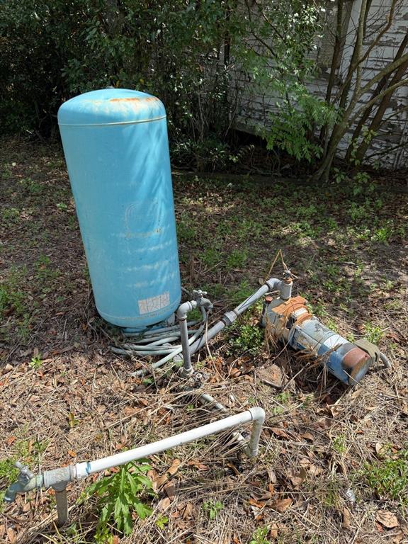 10010 Fort King Road Dade City, FL 33525 - Photo 17 of 36 a view of a bird bath