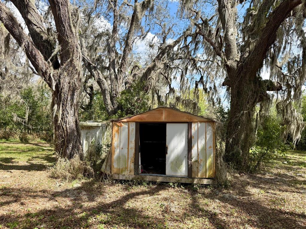 10010 Fort King Road Dade City, FL 33525 - Photo 19 of 36 a view of a barn with green space