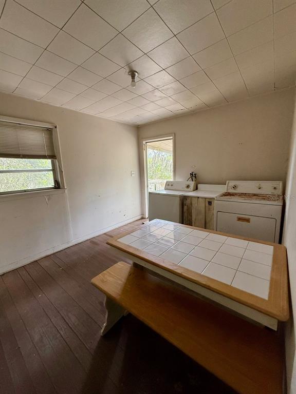 10010 Fort King Road Dade City, FL 33525 - Photo 7 of 36 a bed room with a bed and window