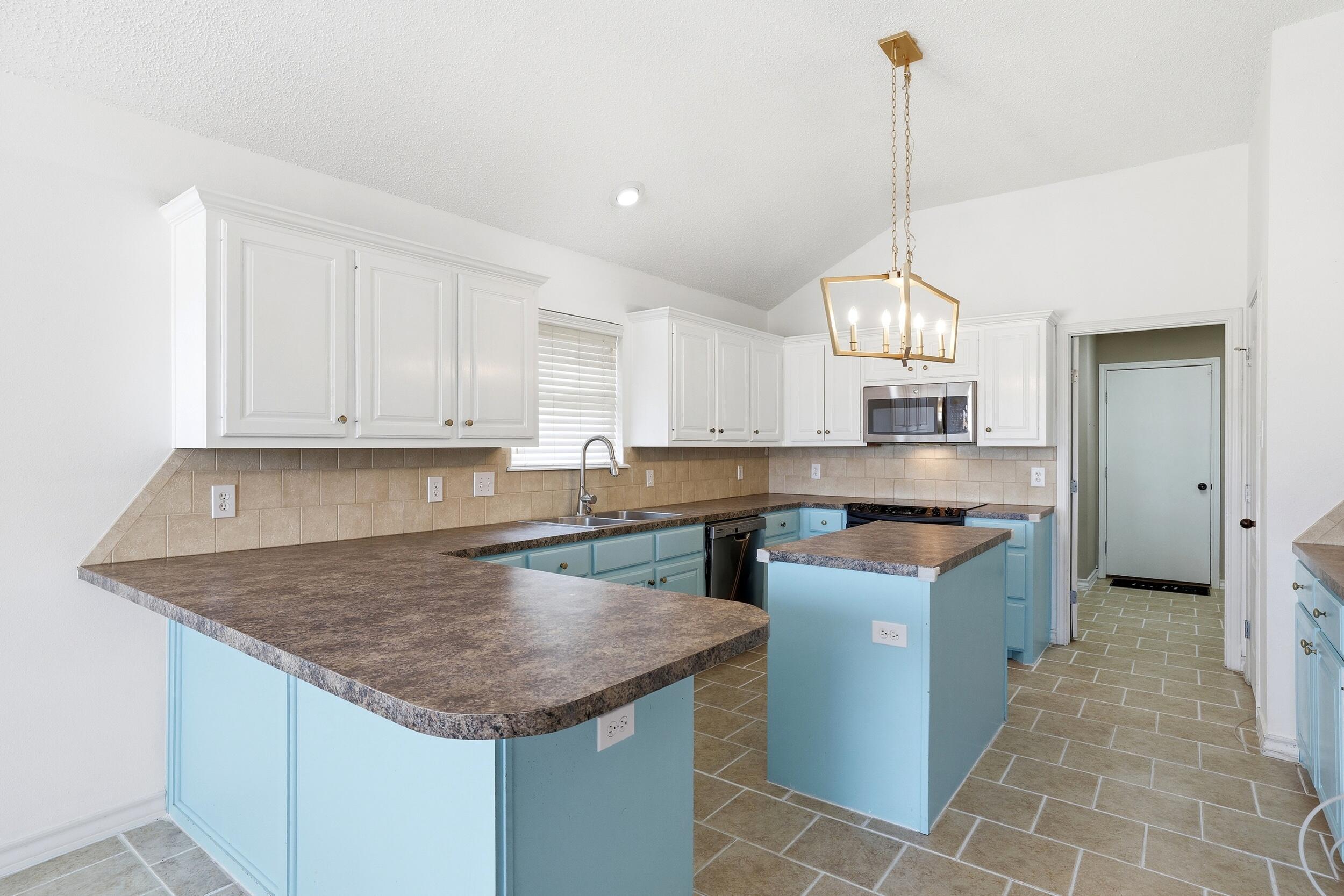 6005 100th Street Lubbock, TX 79424 - Photo 15 of 35 14_6638-3762%3adcim%2f102eosr5%2fimg_952