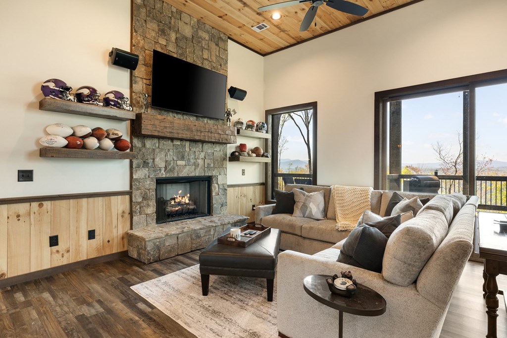 585 Blue Ridge Heights Drive Blue Ridge, GA 30513 - Photo 20 of 75