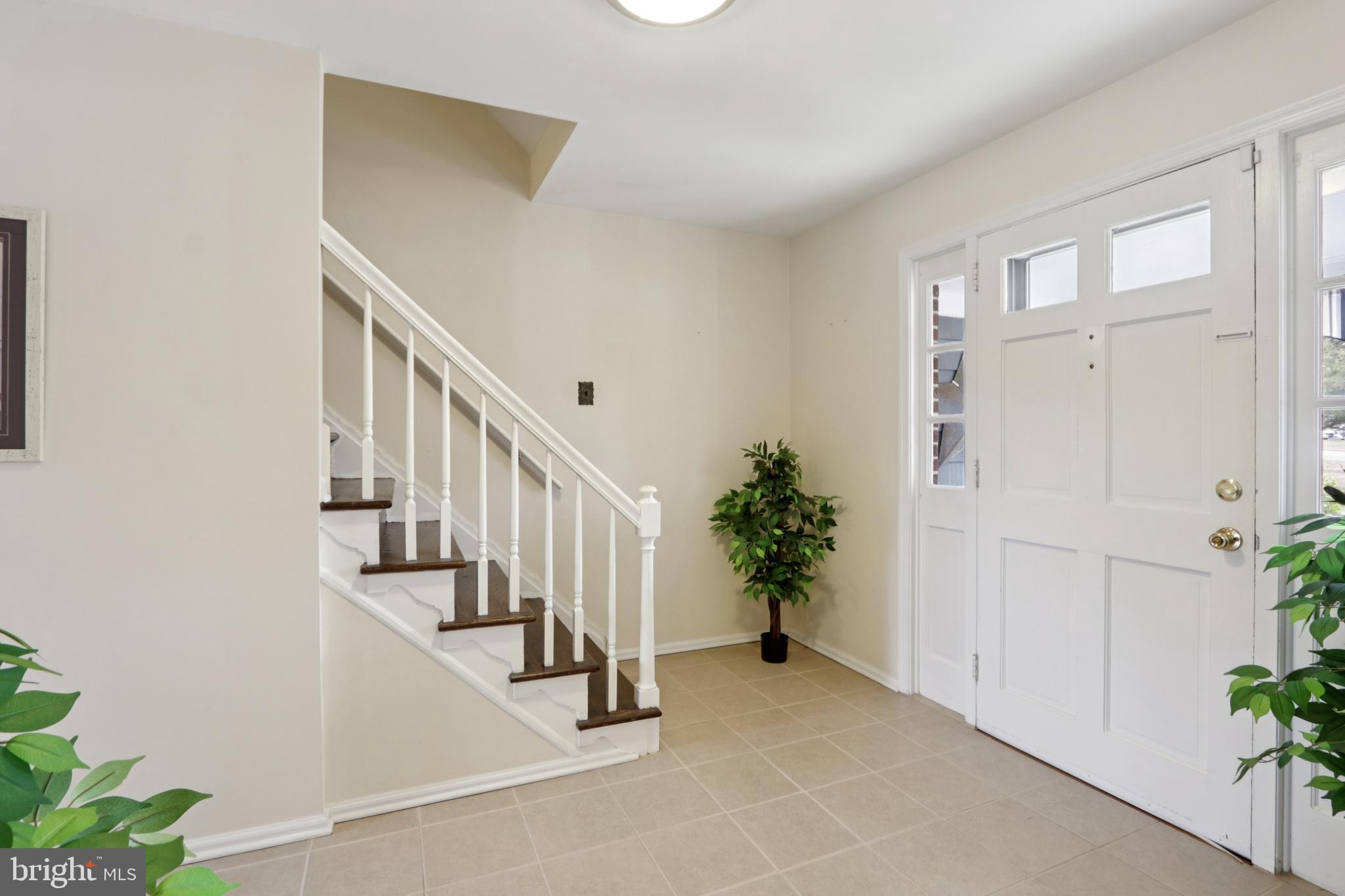 980 Bear Tavern Road Titusville, NJ 08560 - Photo 5 of 66 a view of entryway with livingroom