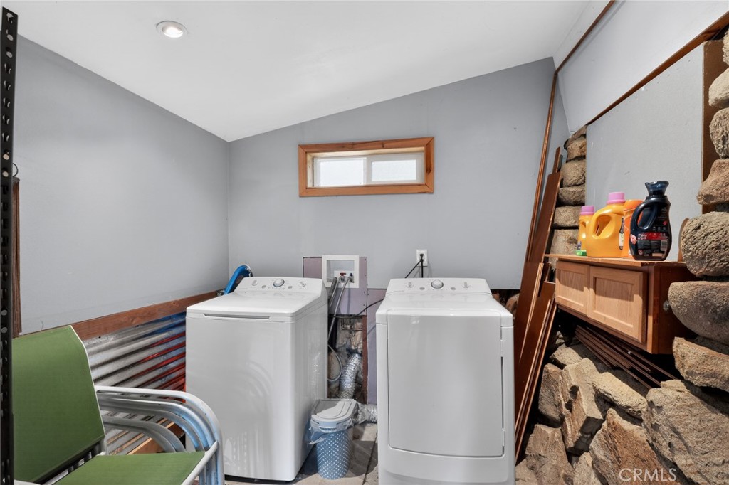 2775 View Running Springs, CA 92382 - Photo 27 of 30 a utility room with dryer and washer