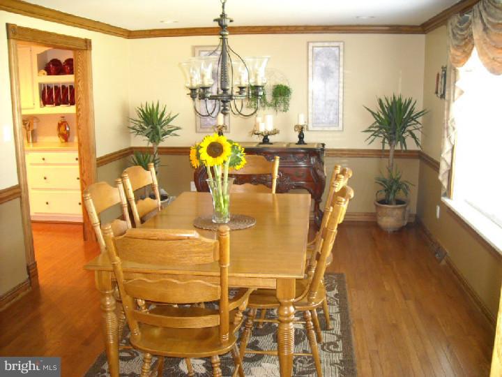 202 Shenandoah Road Cinnaminson, NJ 08077 - Photo 2 of 13 Dining Room
