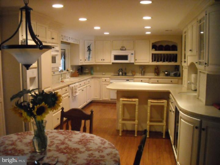 202 Shenandoah Road Cinnaminson, NJ 08077 - Photo 4 of 13 Kitchen