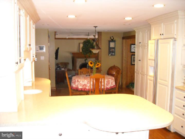 202 Shenandoah Road Cinnaminson, NJ 08077 - Photo 5 of 13 Kitchen