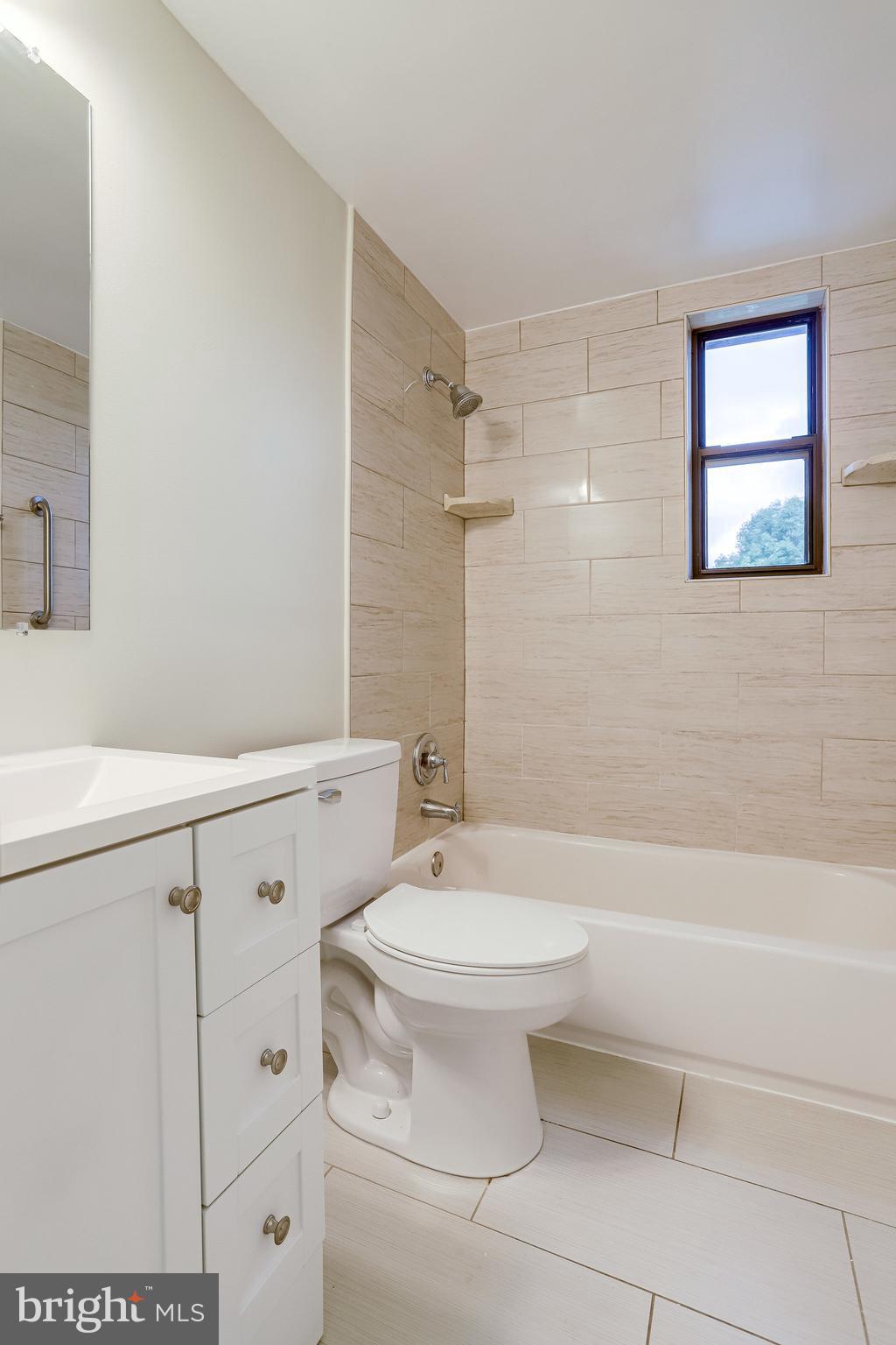 3515 Washington Boulevard, Unit 415 Arlington, VA 22201 - Photo 36 of 60 a bathroom with a toilet a sink and bathtub