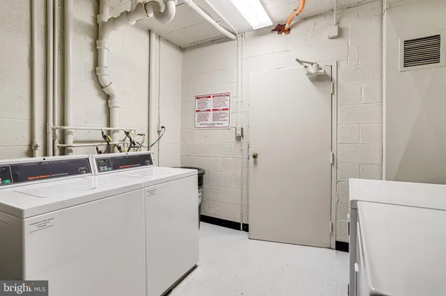 $2,400 | 3515 Washington Boulevard, Unit 415, Arlington, VA 22201