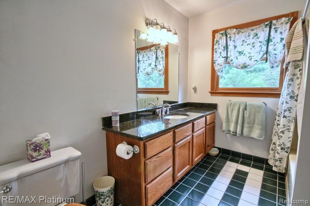 3123 East Highland Road Howell, MI 48855 - Photo 30 of 35 Bathroom.jpg