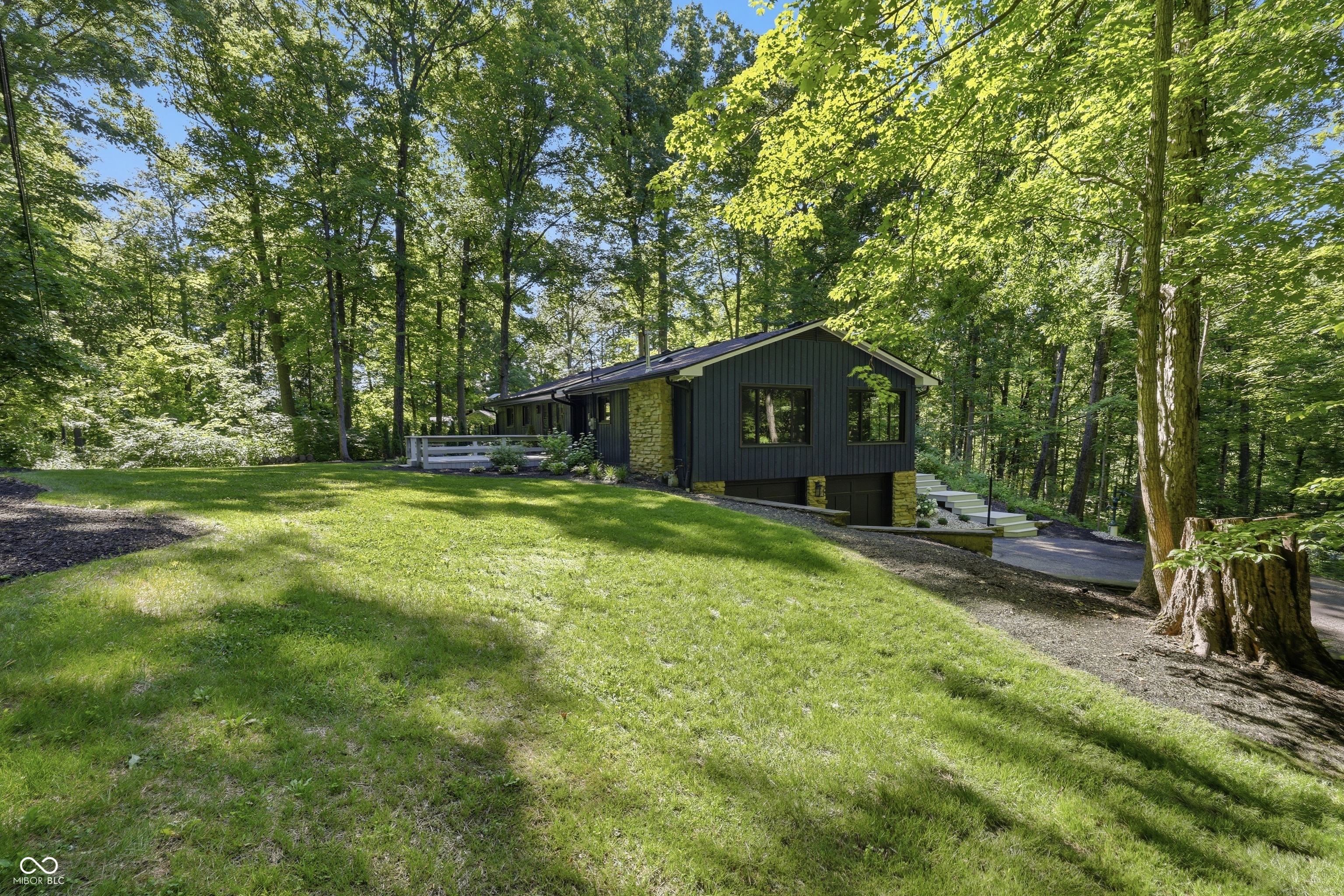 9220 Sandbury Road Indianapolis, IN 46256 - Photo 3 of 48