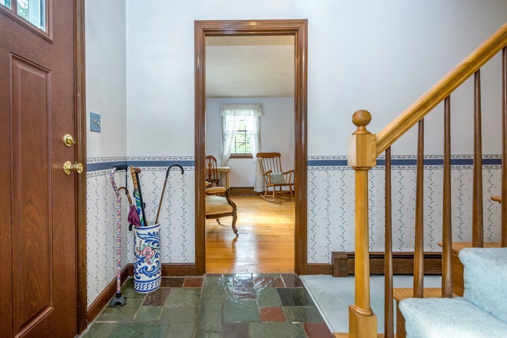 61 Colonial Road Medfield, MA 02052 - Photo 4 of 29 Gallery Image 4