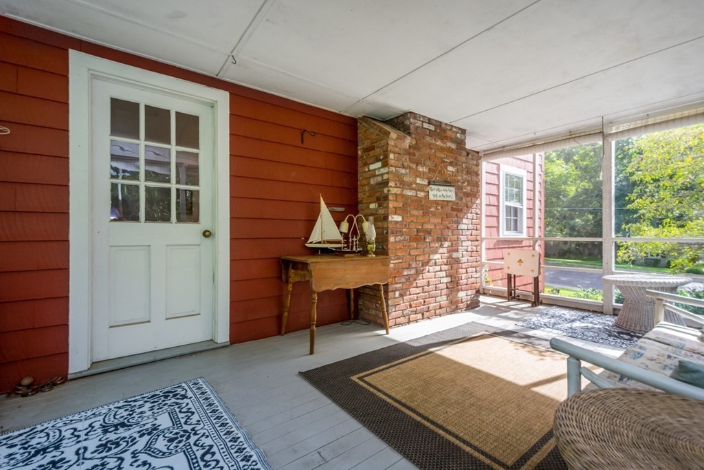 61 Colonial Road Medfield, MA 02052 - Photo 9 of 29 Gallery Image 9