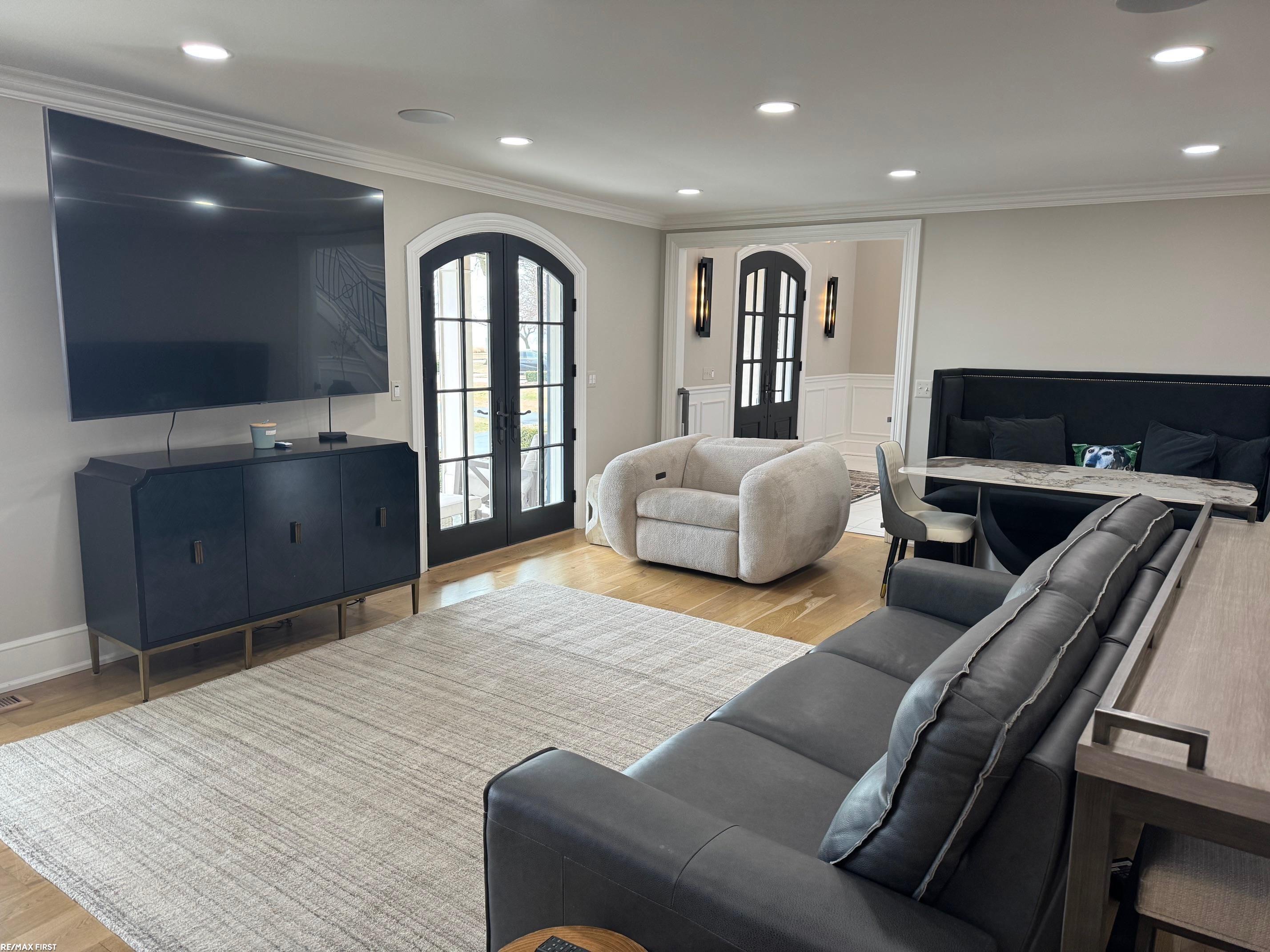 605 Lake Shore Road Grosse Pointe, MI 48236 - Photo 24 of 65 50189674-9457E3D9-E64F-4EB5-9766-0513CEEB39BF.JPG