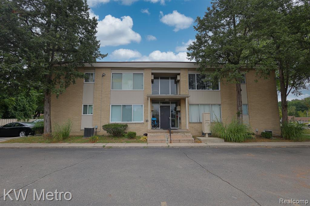 25535 Lahser Road, Unit A4 Southfield, MI 48033 - Photo 1 of 30
