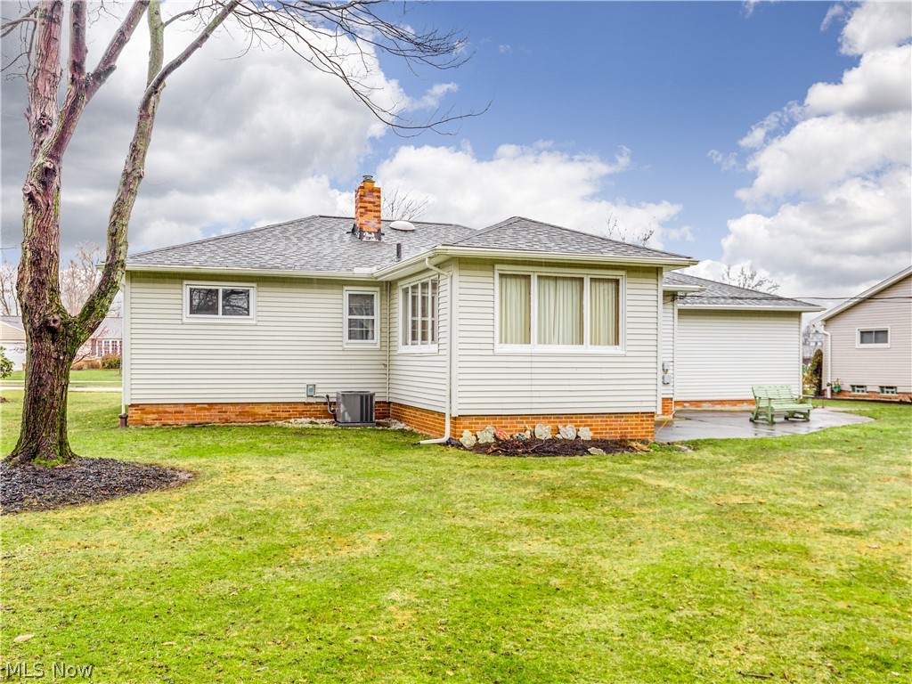 6458 Fairhaven Road Cleveland, OH 44124 - Photo 4 of 27