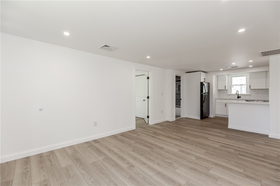 19 Leigh Road Cumberland, RI 02864 - Photo 6 of 31 Living room
