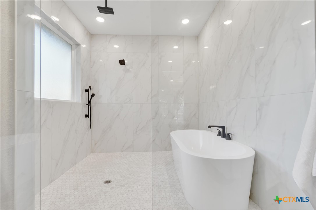 7026 Troyan Lane Temple, TX 76502 - Photo 25 of 48 master tub shower room