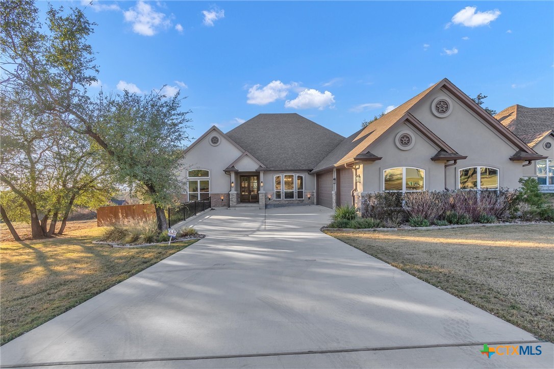 7026 Troyan Lane Temple, TX 76502 - Photo 3 of 48 Three car garage