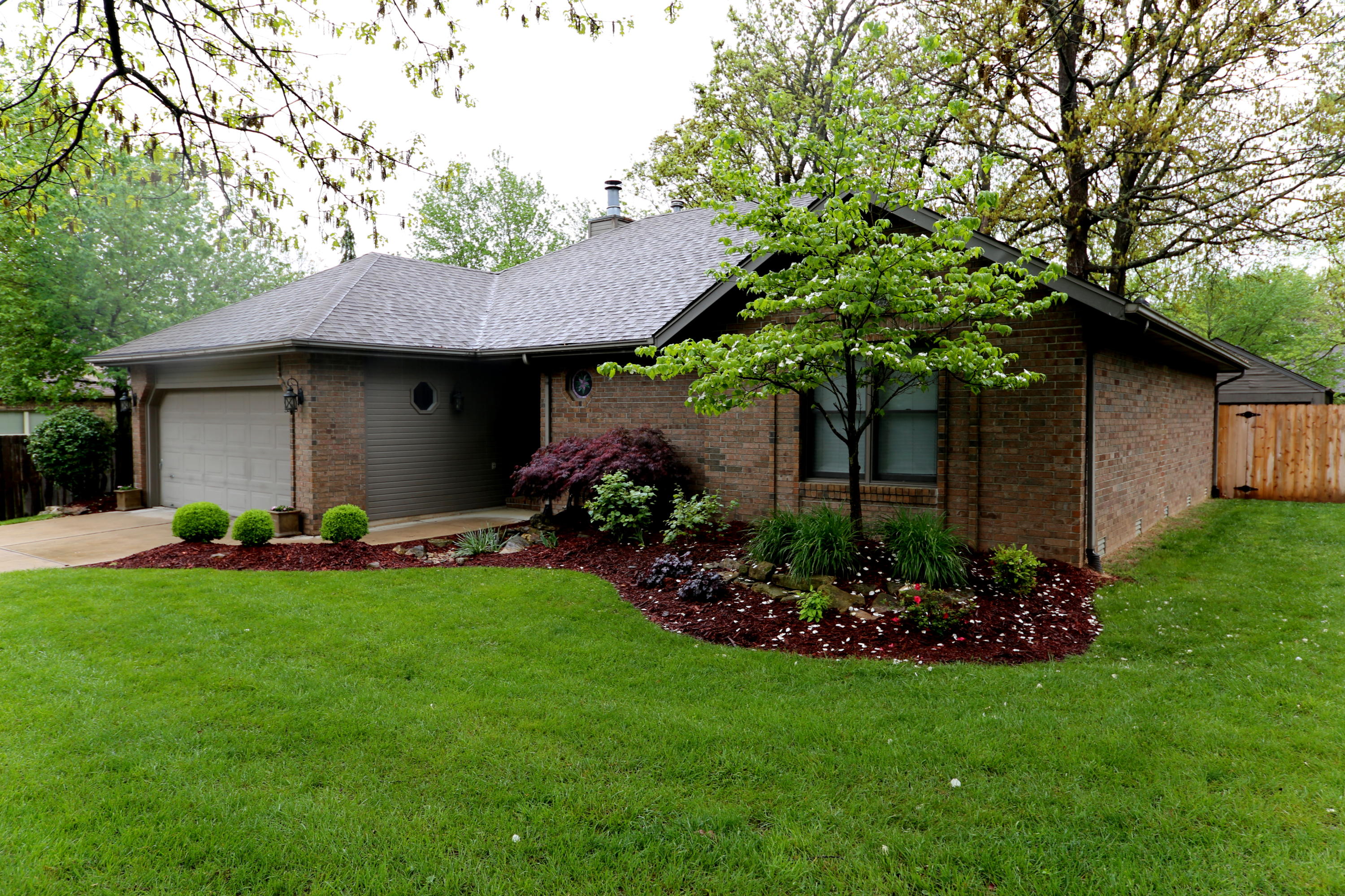 932 South Alex Avenue Springfield, MO 65802 - Photo 1 of 1 1 a look front 2