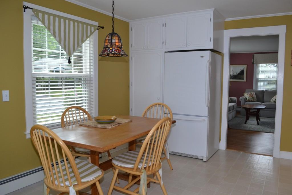 125 Colonial Road Portland, ME 04102 - Photo 4 of 34 Eat-in kitchen