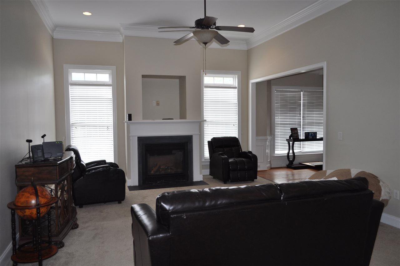 927 Squires Point Duncan, SC 29334 - Photo 2 of 21