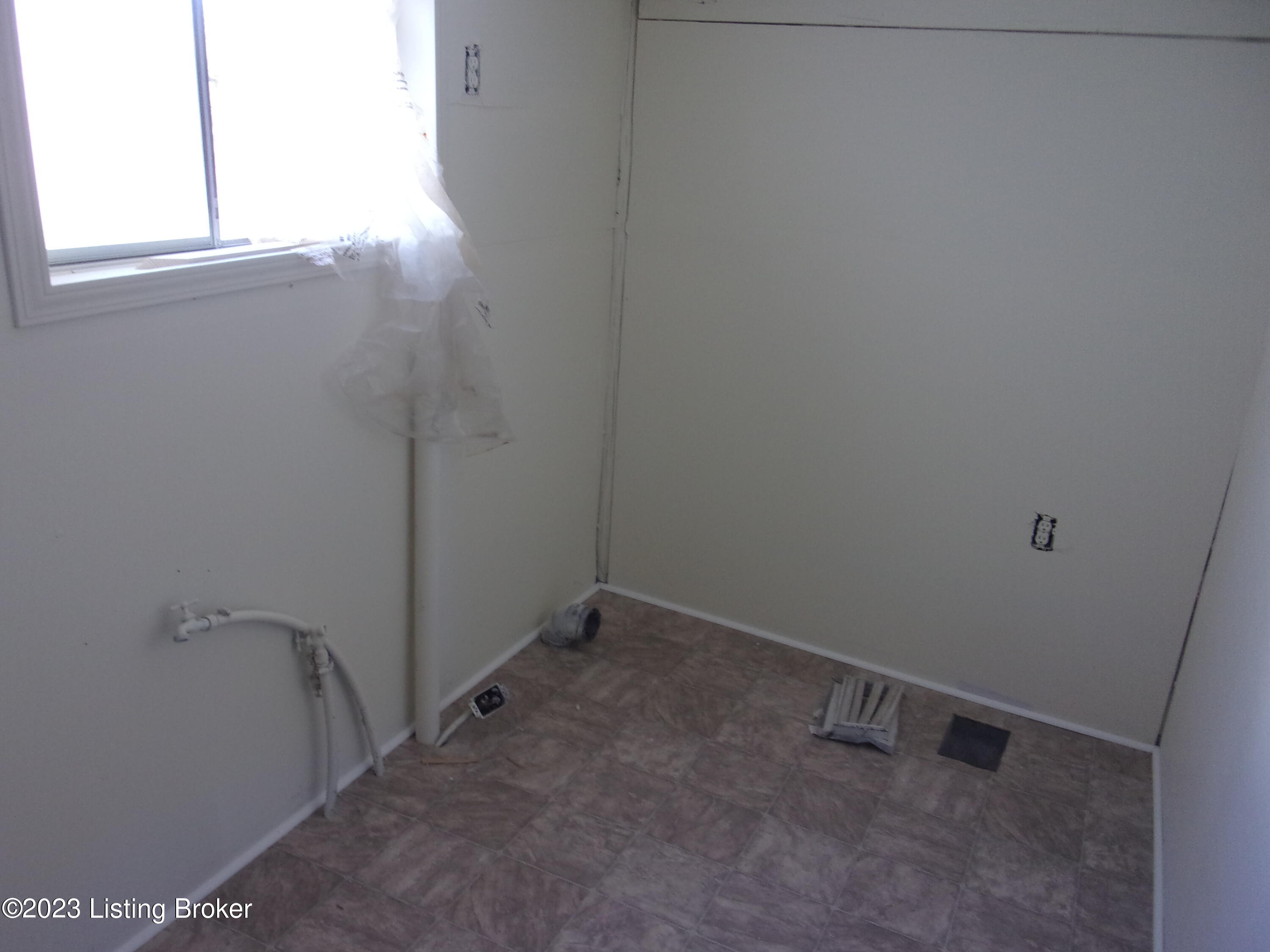 2065 Highview Church Road Bloomfield, KY 40008 - Photo 7 of 14 101_5534