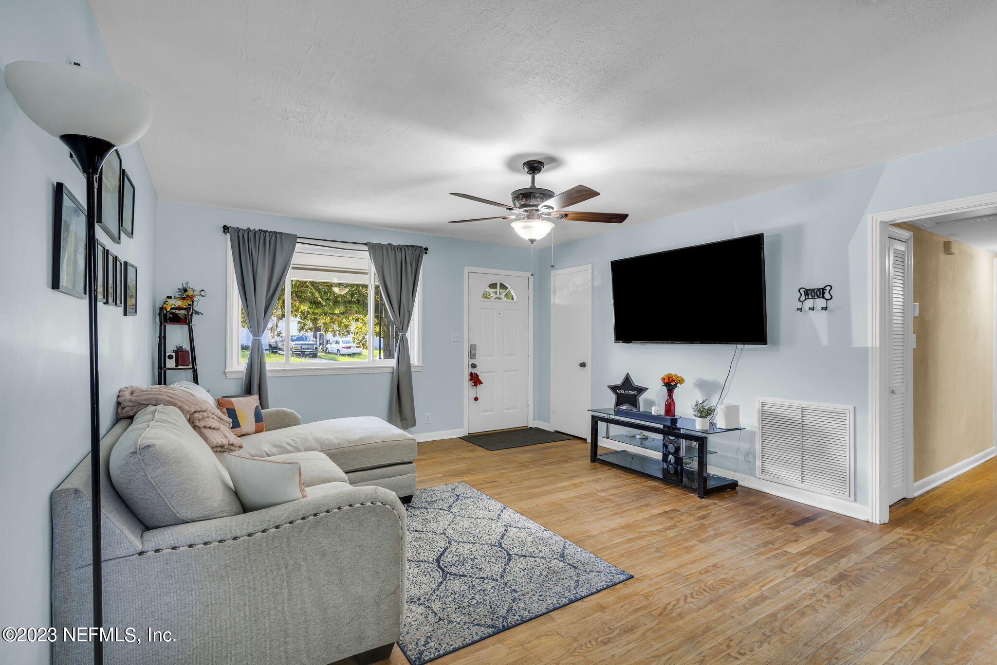 7332 Midway Road Jacksonville, FL 32244 - Photo 8 of 34 Lving Room