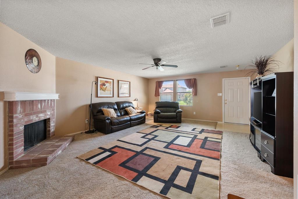 1105 Schenectady Road Arlington, TX 76017 - Photo 5 of 24