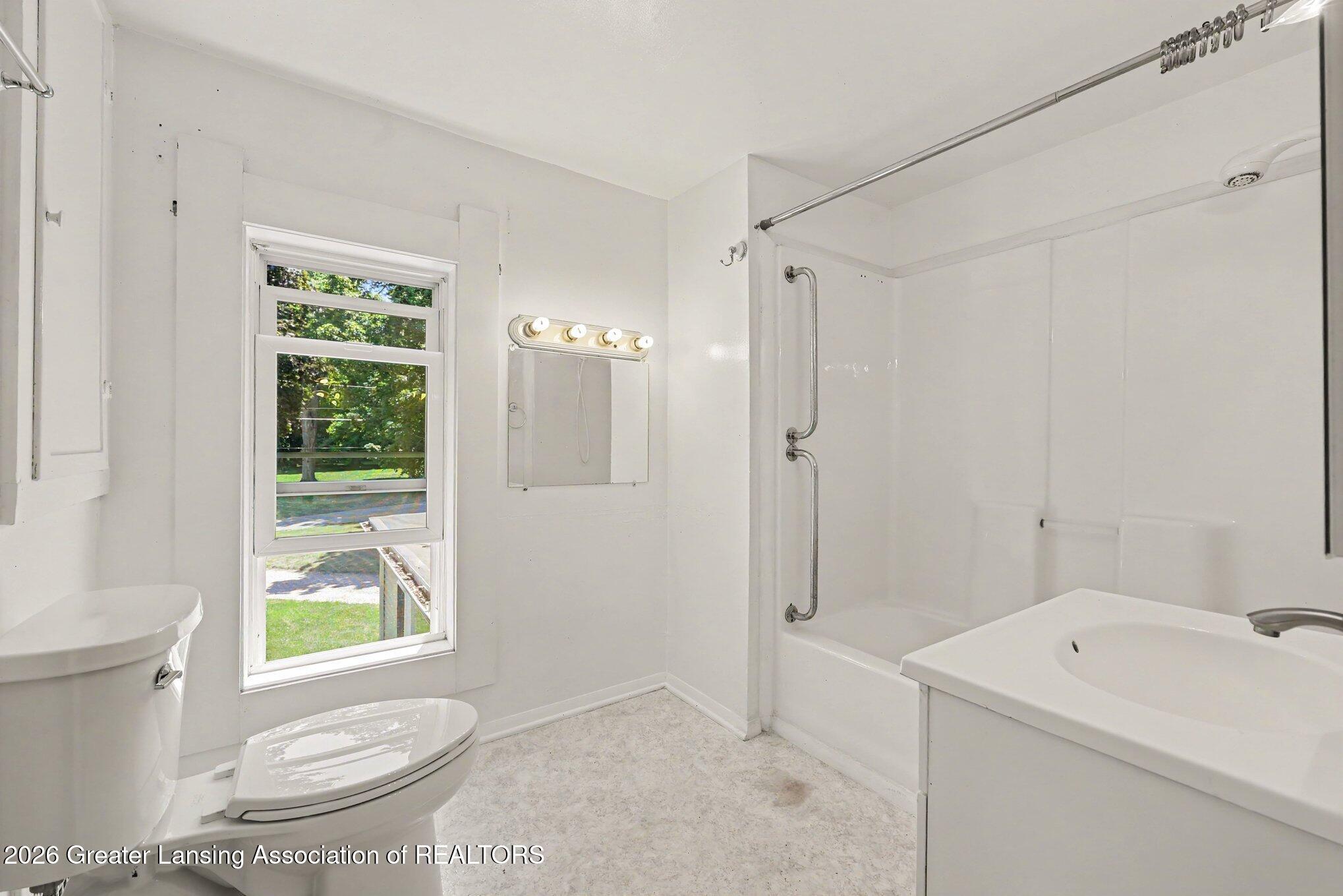 616 South Clinton Street Stockbridge, MI 49285 - Photo 18 of 24 Bathroom