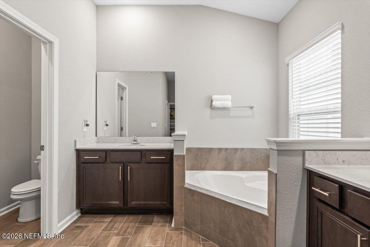 40 Pecan Rdg Court Jacksonville, FL 32218 - Photo 17 of 37 Owners Bathroom