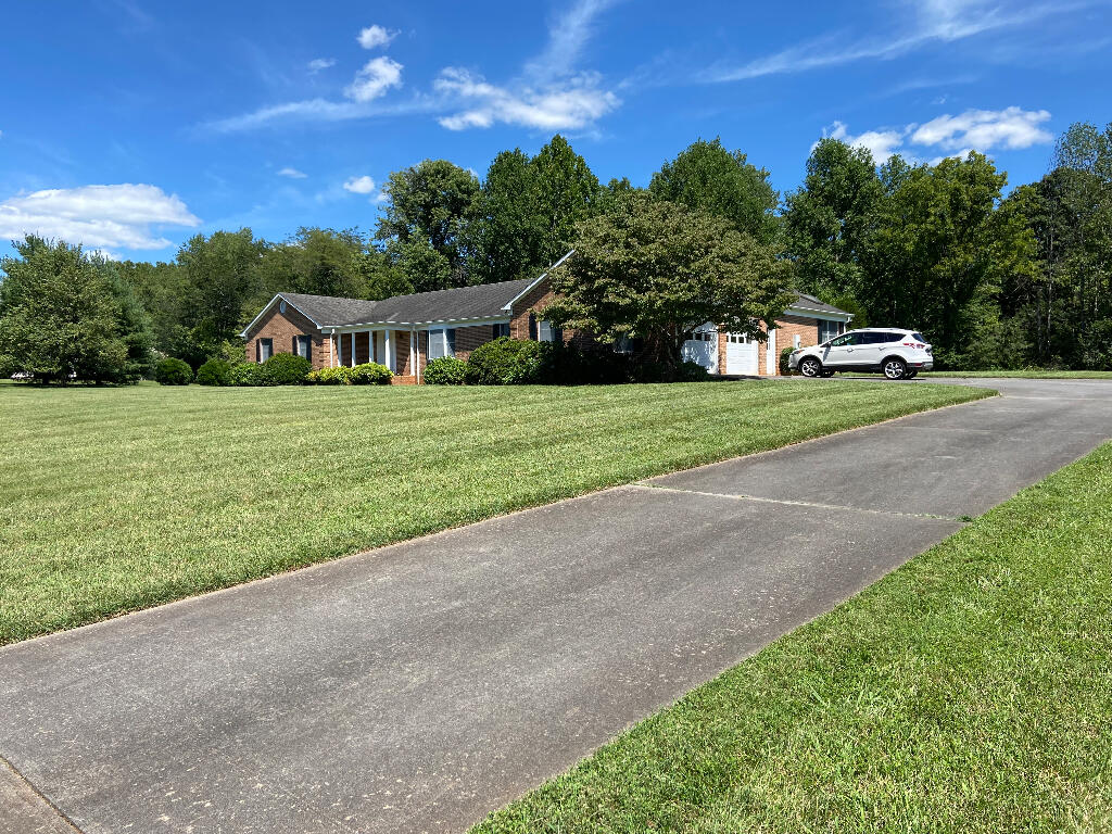 131 Country Pl Road Axton, VA 24054 - Photo 2 of 25 01
