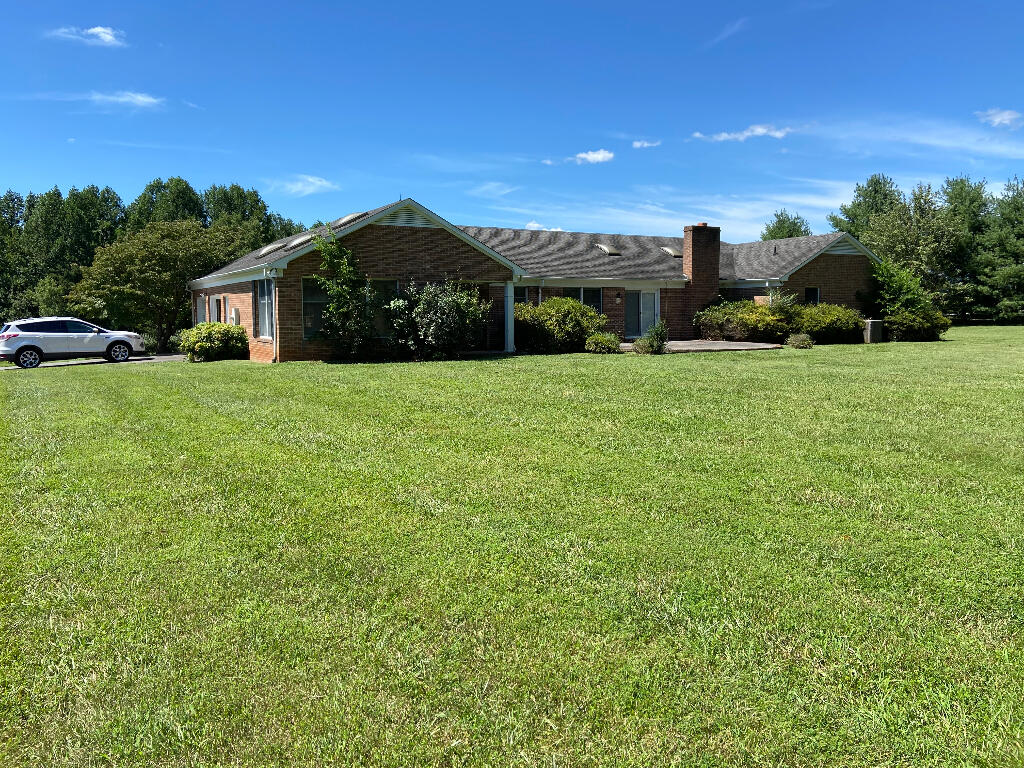 131 Country Pl Road Axton, VA 24054 - Photo 3 of 25 02