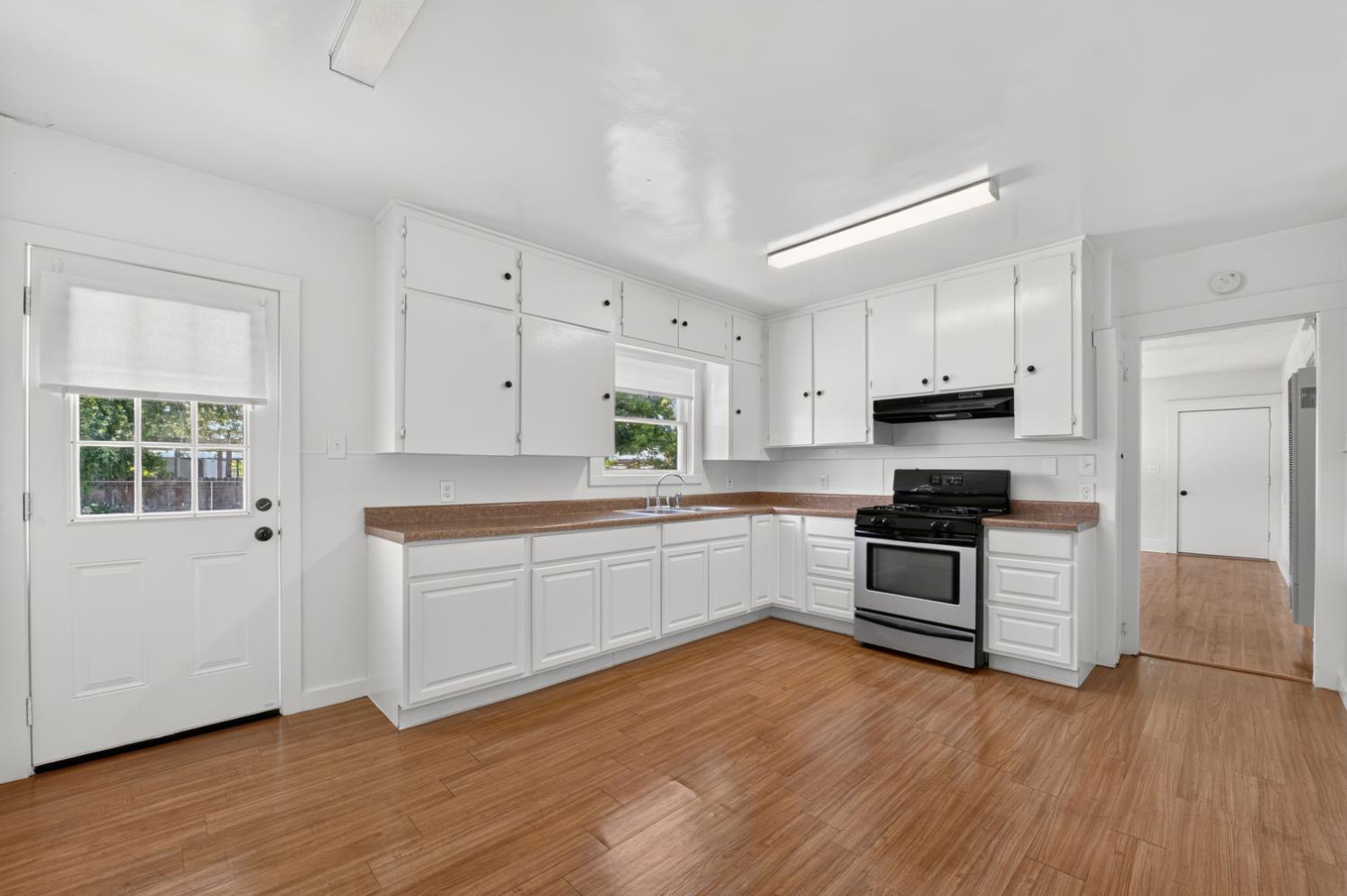 610 P Street Sanger, CA 93657 - Photo 7 of 26